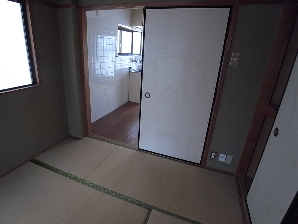 羊燈館メゾン香里園緑町の洋室