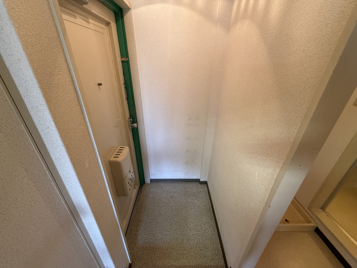中井マンションの玄関