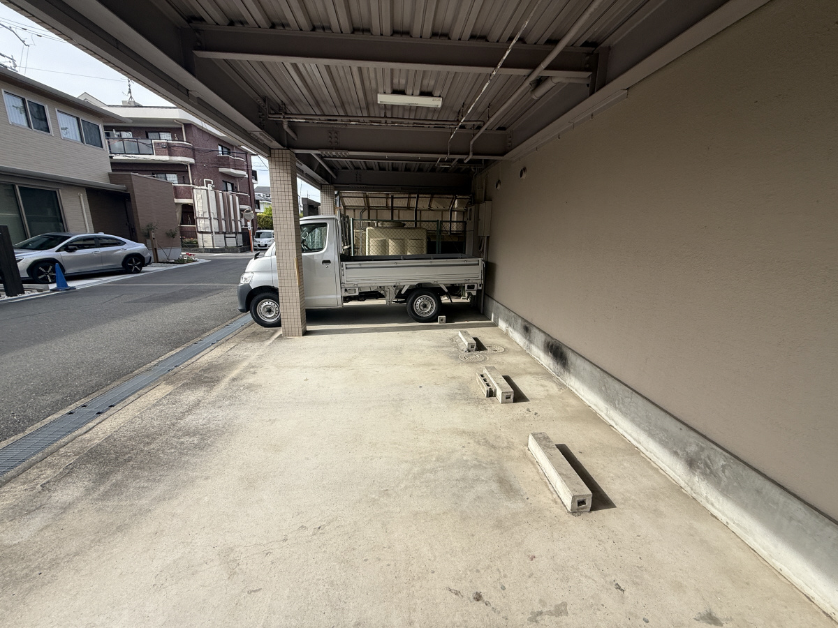中井マンションの駐車場