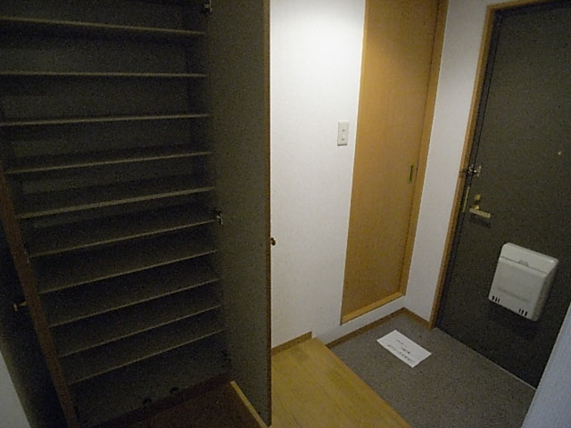 アーカンシェル東寝屋川の玄関