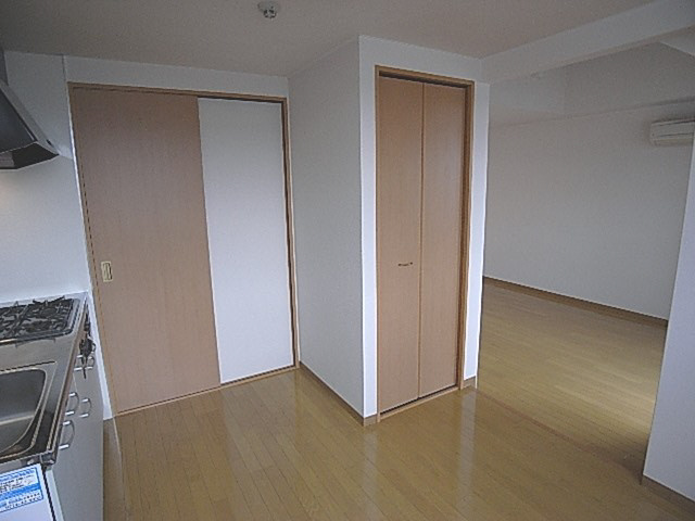 アーカンシェル東寝屋川の居間・リビング