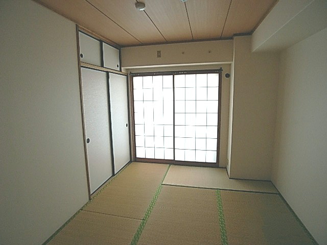 グランフォルム彩都の洋室