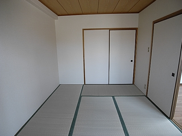 桜園ロイヤルライフの洋室
