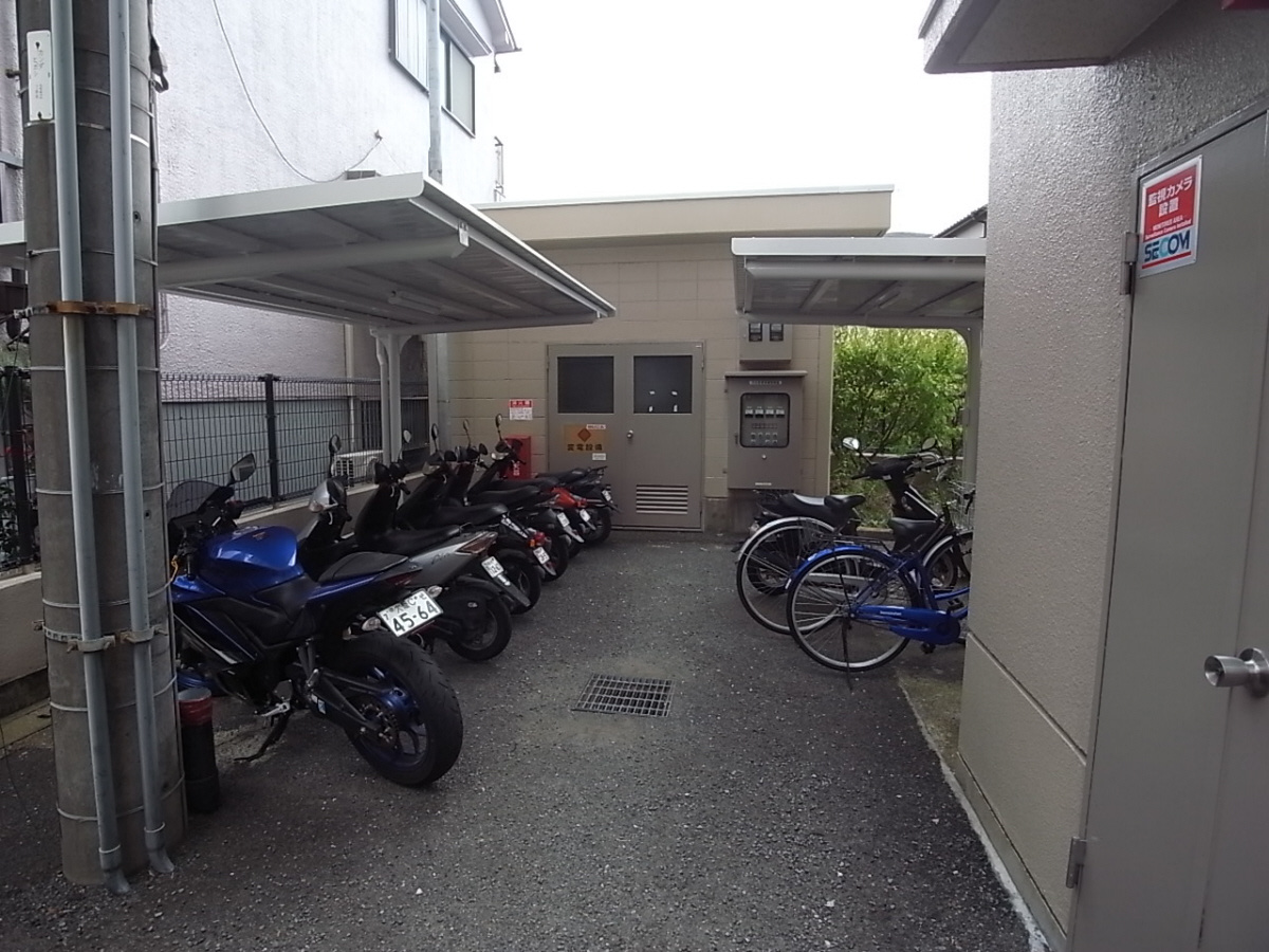 バーンフリート寝屋川の駐車場