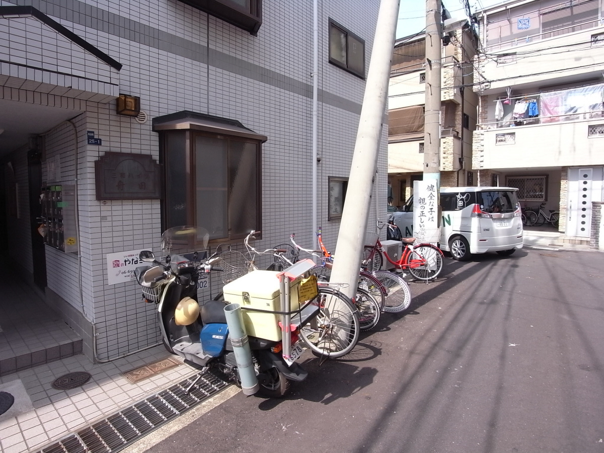 三和ハイツ舟田のエントランス