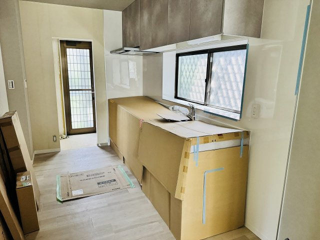 八王子市　城山手　中古戸建てのキッチン|～現在リフォーム中、詳細は当社までお気軽にお問合せ下さい～