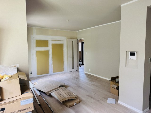 八王子市　城山手　中古戸建ての居間・リビング|～現在リフォーム中、詳細は当社までお気軽にお問合せ下さい～