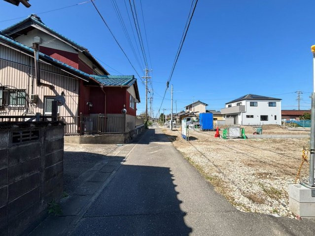リーブルガーデン　羽島市上中町長間　全３区画分譲の前面道路含む現地写真|「現地（2026年10月6日）撮影」　
■前面道路　
■ヤマダ不動産　株式会社リライフ