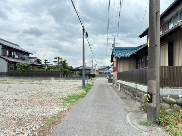 リーブルガーデン　羽島市上中町長間　全３区画分譲の前面道路含む現地写真|「現地（202●年●月●日）撮影」　
■前面道路　
■ヤマダ不動産　株式会社リライフ