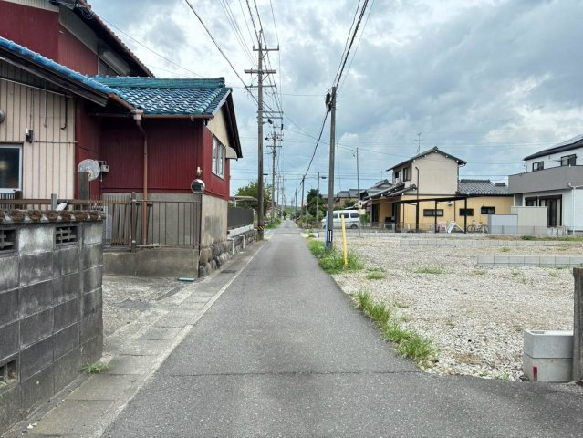 リーブルガーデン　羽島市上中町長間　全３区画分譲の前面道路含む現地写真|「現地（202●年●月●日）撮影」　
■前面道路　
■ヤマダ不動産　株式会社リライフ