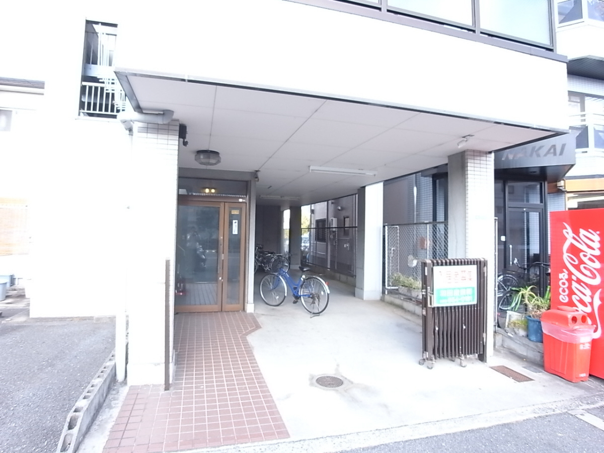 長井マンションのエントランス