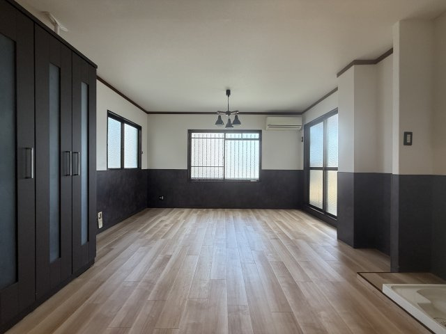 センチュリー寝屋川の居間・リビング