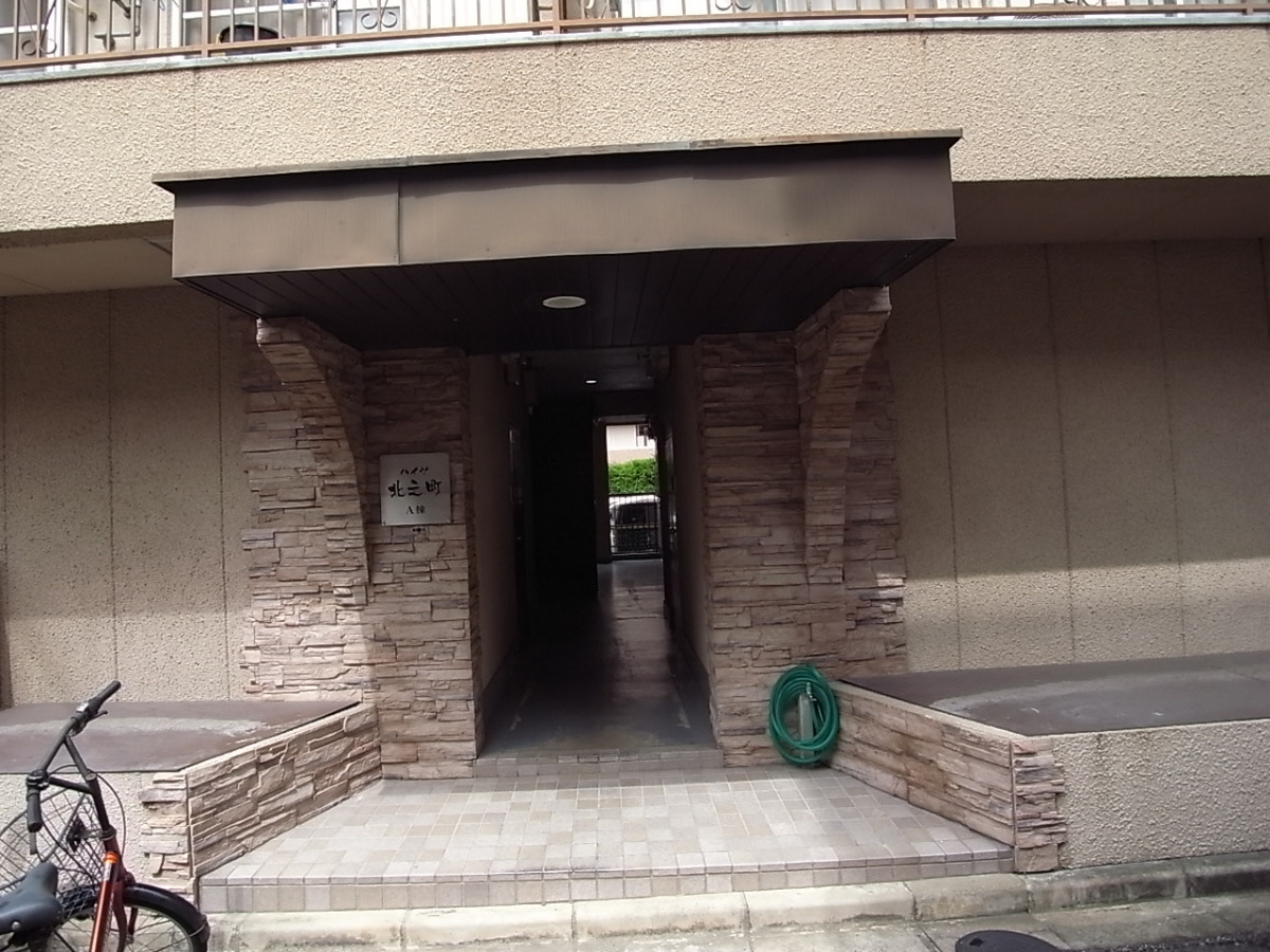 ハイツ北之町Ａ棟のエントランス
