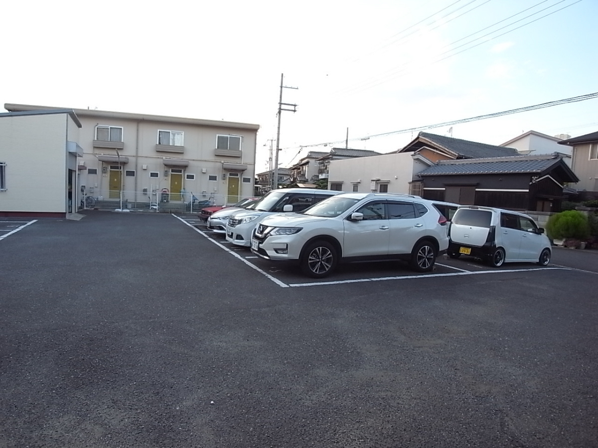 田伏マンションNO.1の駐車場