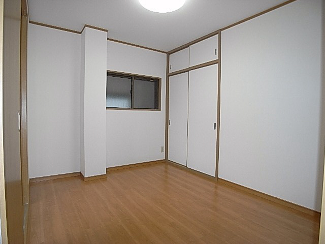コスモハイツ三木の洋室