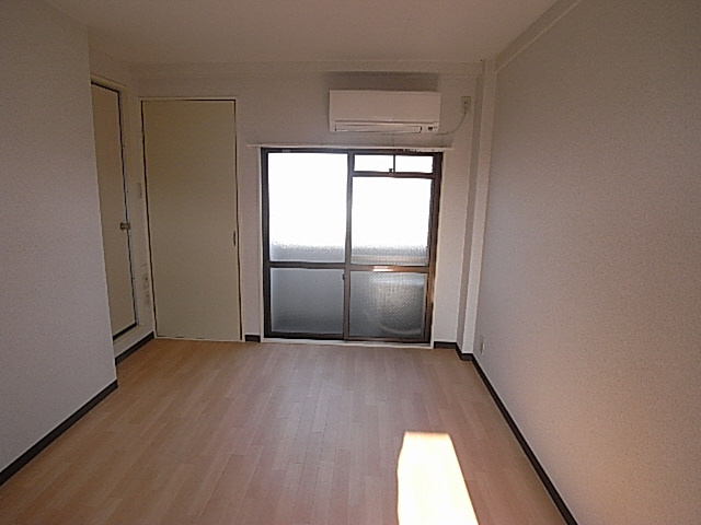 住地八坂マンションの洋室