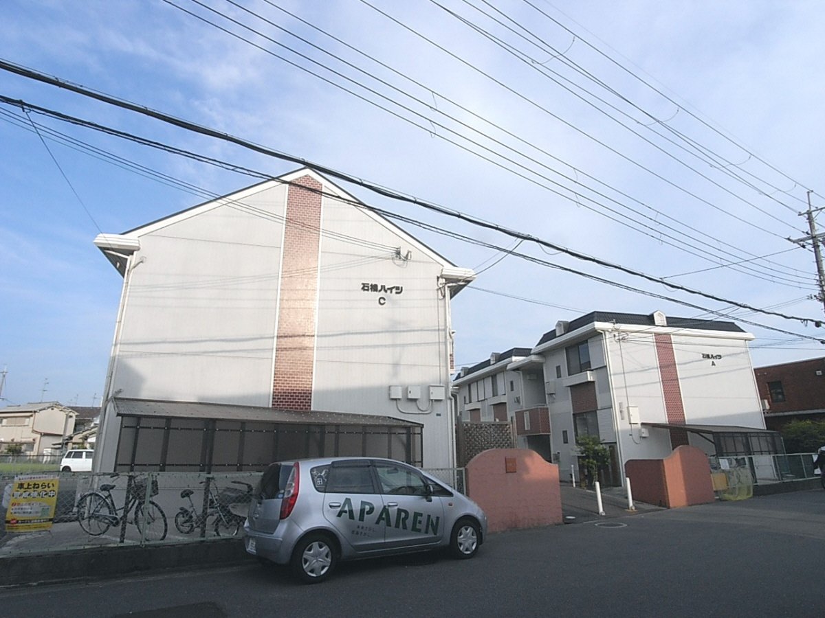 石橋ハイツB棟のエントランス