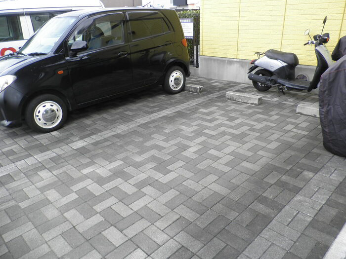 DACハウス’98の駐車場