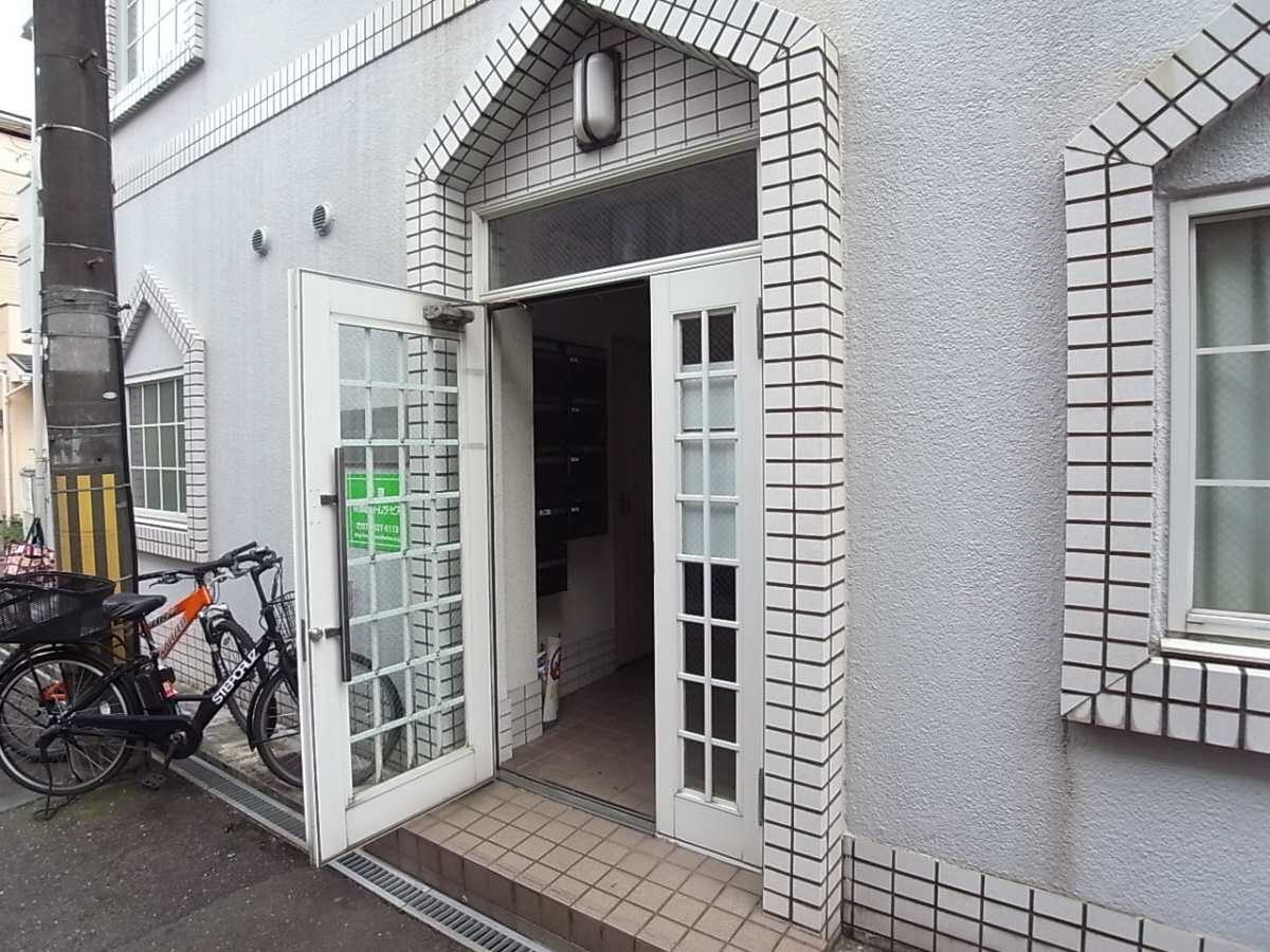 クアルト香里園のエントランス