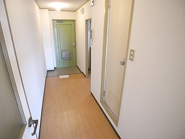 第二広秀ハイツの玄関