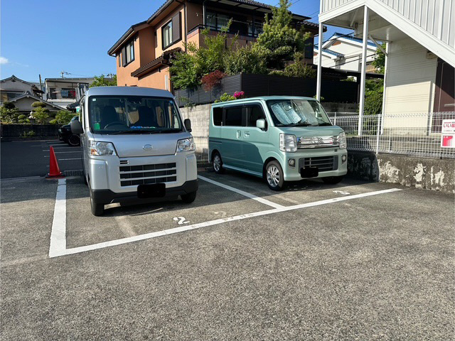 ハイムエトワールの駐車場