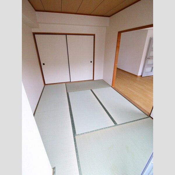 ハイツ香里ウエストの洋室