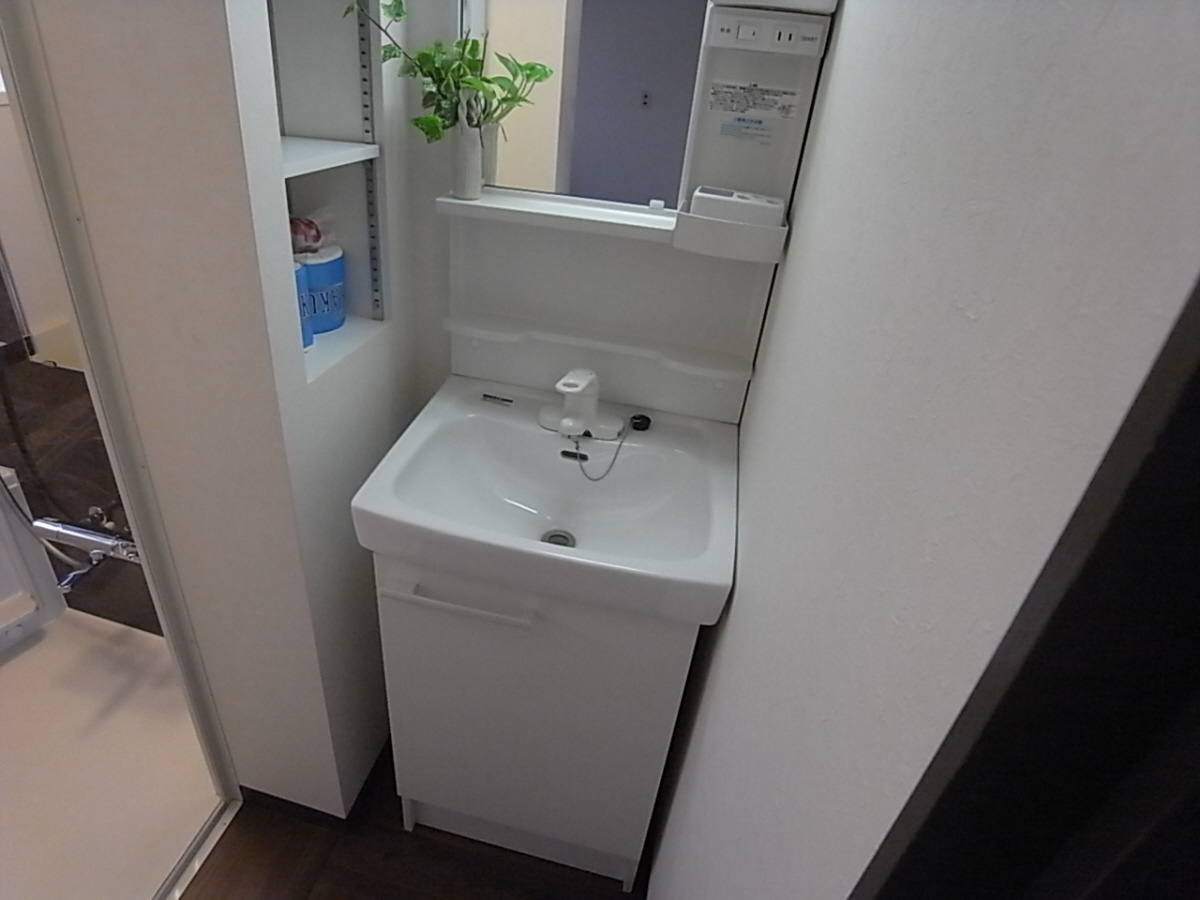 昭栄町貸家の洗面所