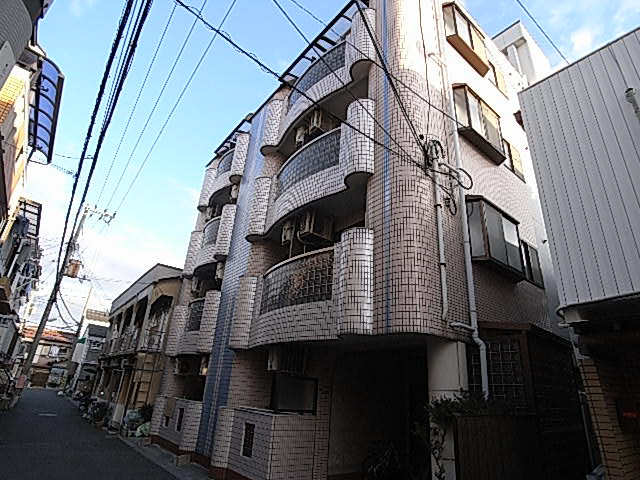 イーストパレス萱島の外観