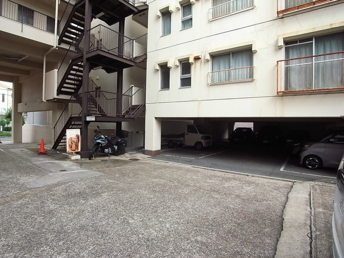 龍宝マンションの駐車場