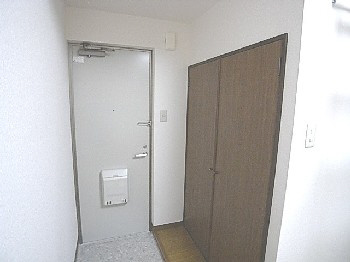 ハイツイチバンの玄関