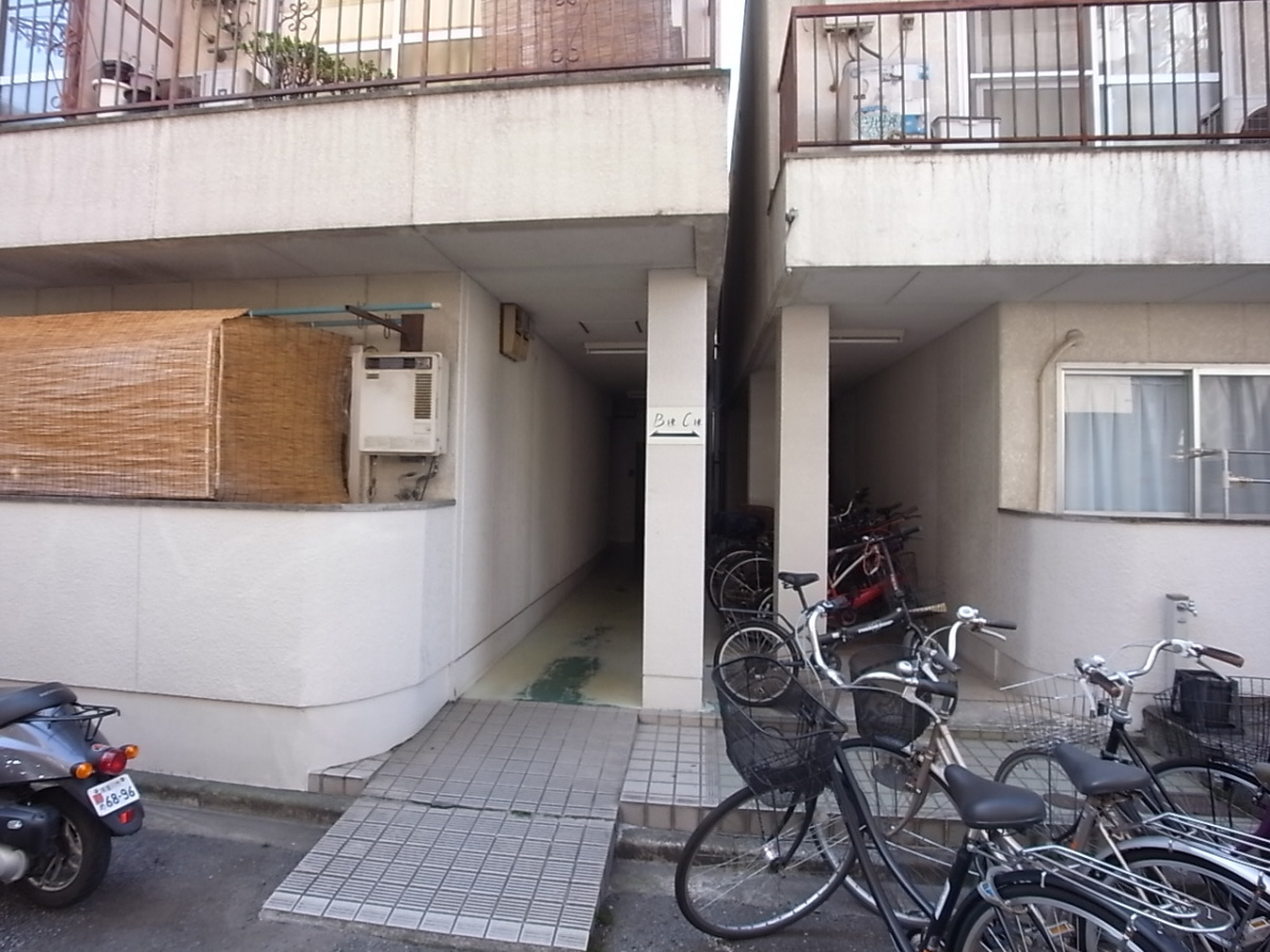 ハイツ北之町C棟のエントランス