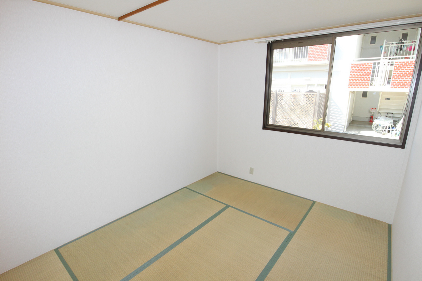 石橋ハイツA棟の洋室