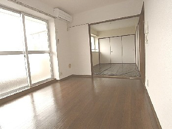パル橘の洋室