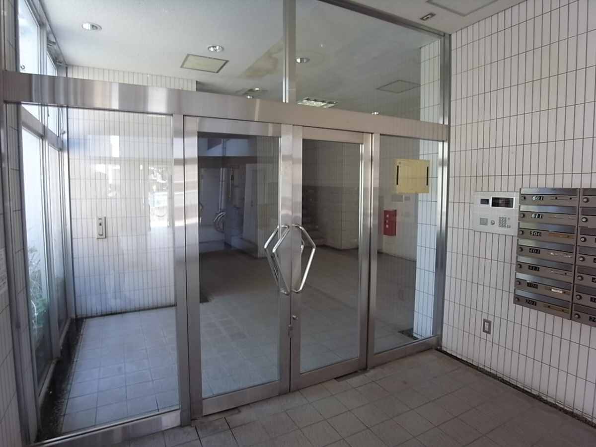 グリンピア東寝屋川のエントランス