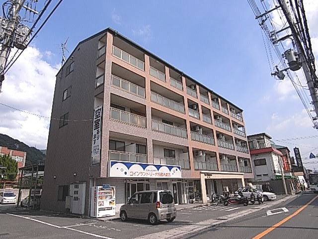 生駒カレッジシティⅡのエントランス