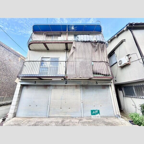春日マンションの駐車場