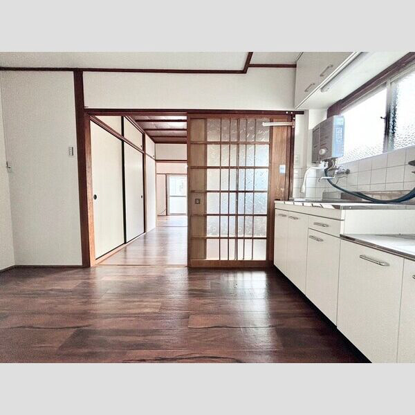 春日マンションの居間・リビング