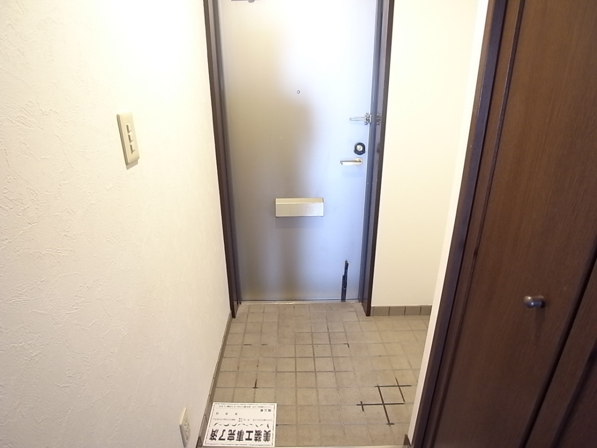 香里プラザⅥの玄関