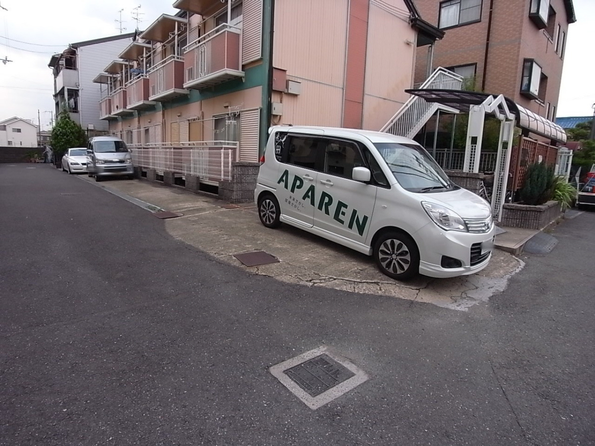 グリーンハウス・ウエストの駐車場