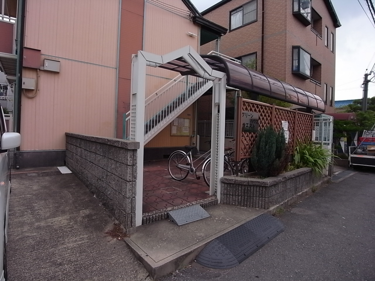 グリーンハウス・ウエストのエントランス