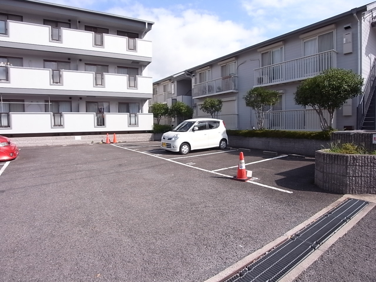 フラット・タームーの駐車場