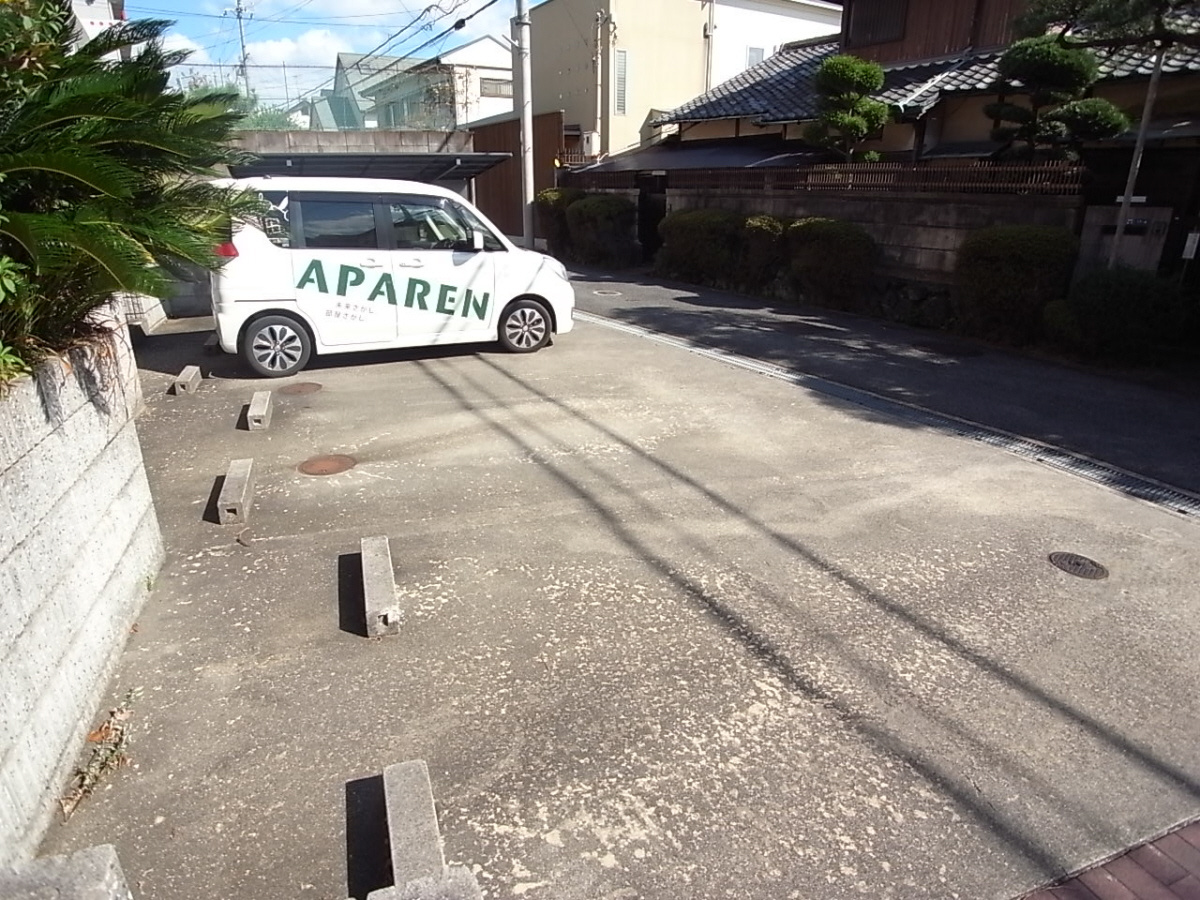 サニーハイツ香里園の駐車場