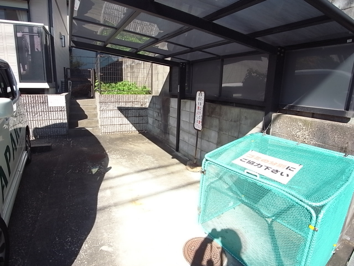 サニーハイツ香里園の駐車場