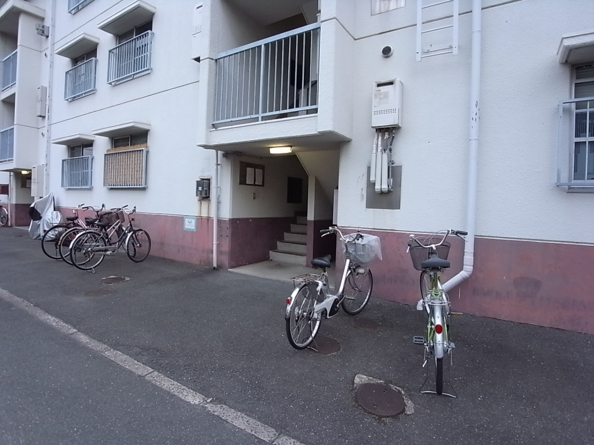 寿マンションのエントランス