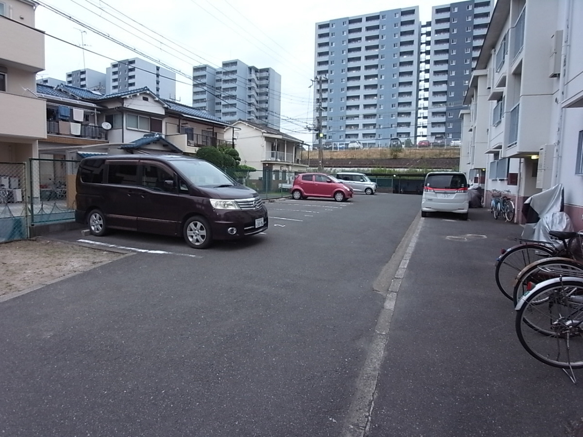 寿マンションの駐車場