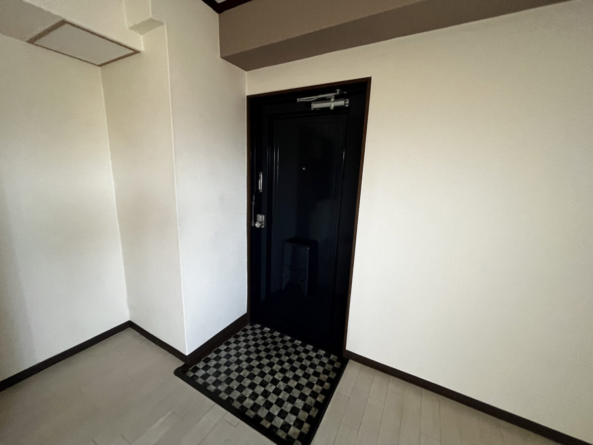 平池マンションの玄関