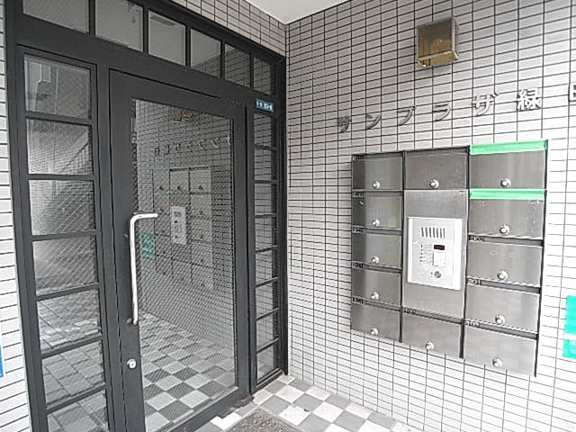 プレアール寝屋川緑町のエントランス