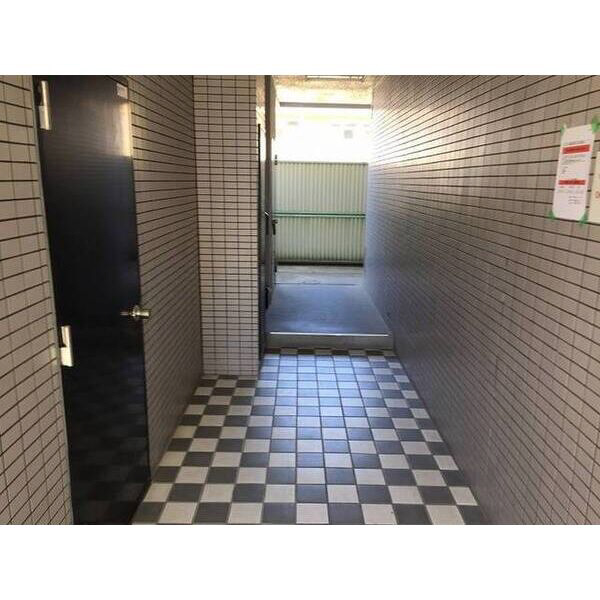 プレアール寝屋川緑町のエントランス