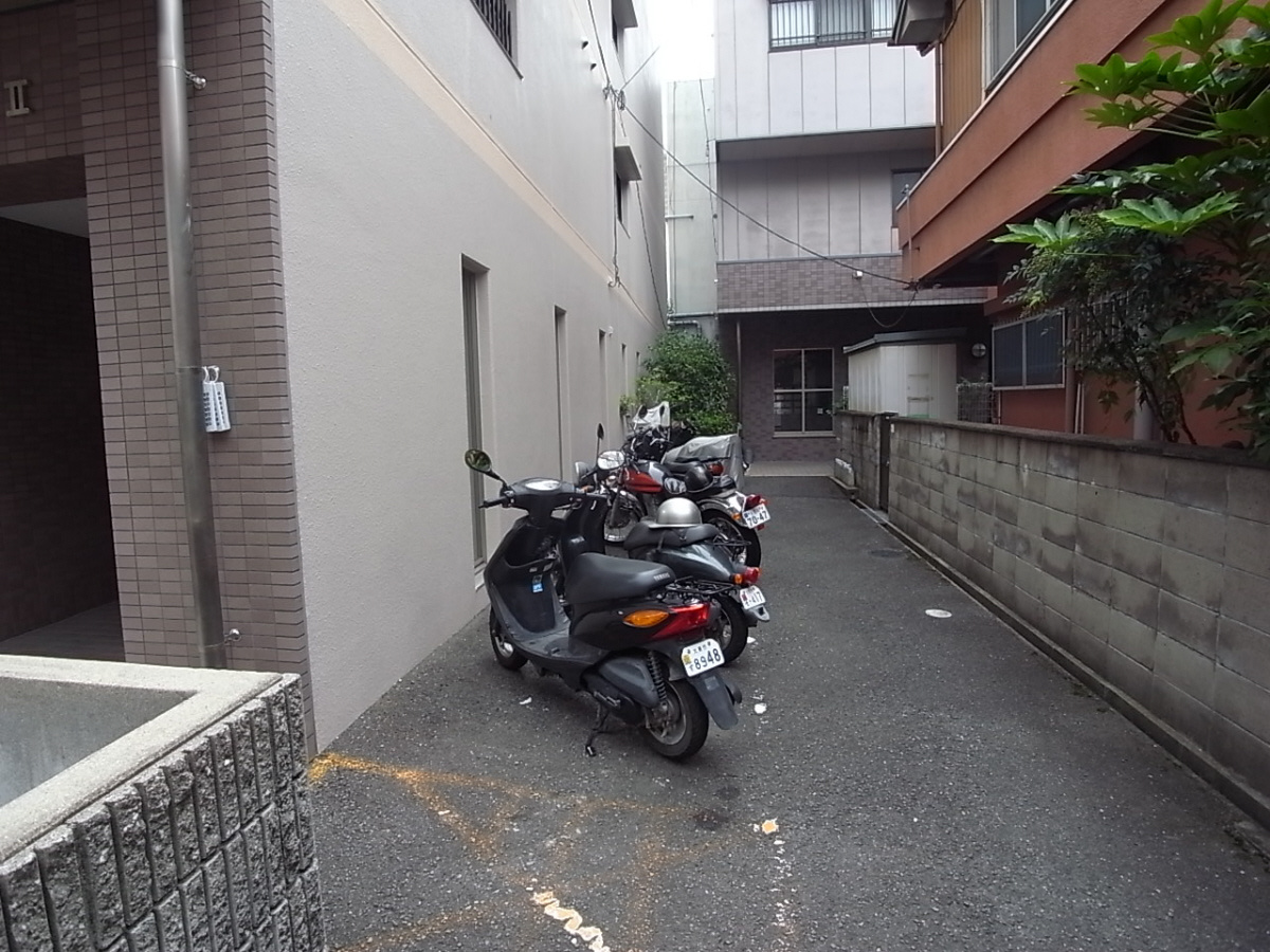 シャンテ三船Ⅲの駐車場
