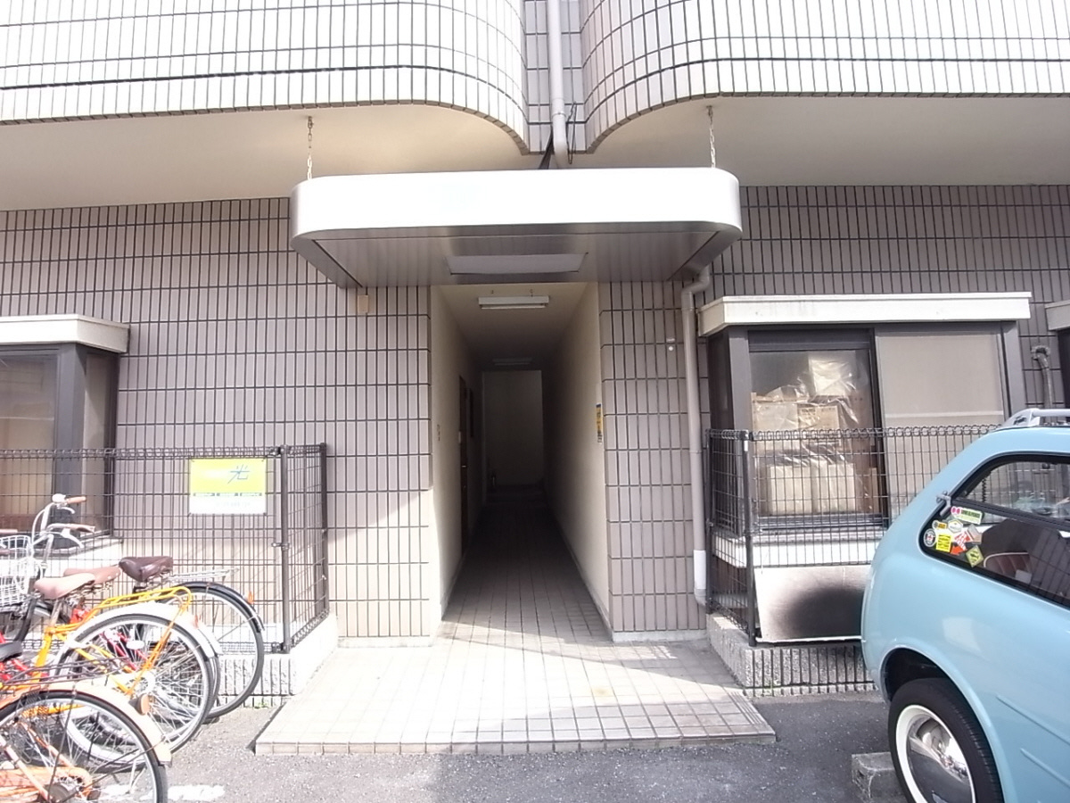 山本マンションのエントランス